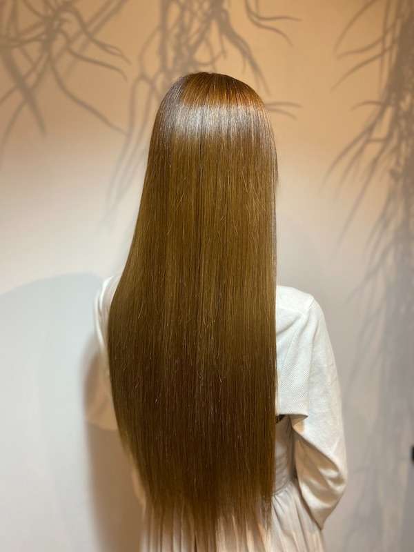 スーパーロングのハイダメージヘアに髪質改善ストレート「ハリスノフ」で極艶の髪に！姫路市の美容院BEREA(ベレア)はお客様のキレイを叶える美容室／ヘアサロン